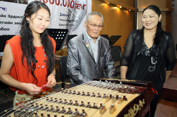 В.Боролдой: Охид минь эрхлэх насаа урлагт зориулсан